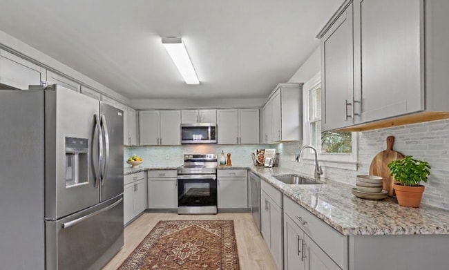 Photo - 1910 Hilldale Dr