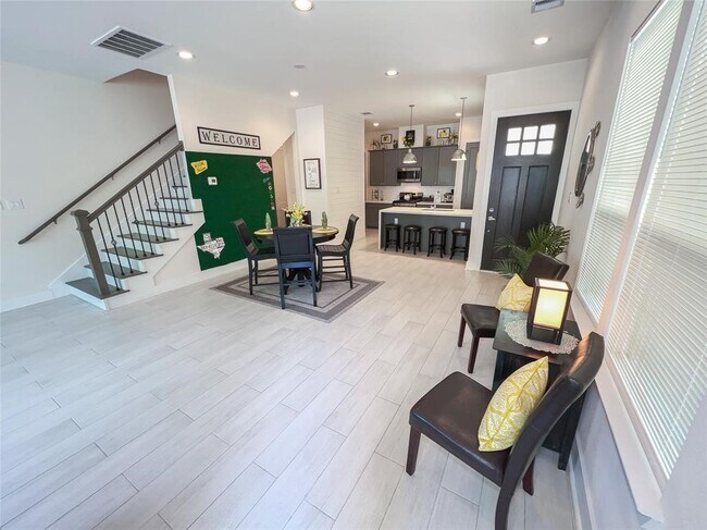 Photo - 2404 St Charles St