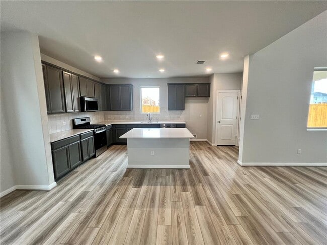 Photo - 2421 Danbury Ln