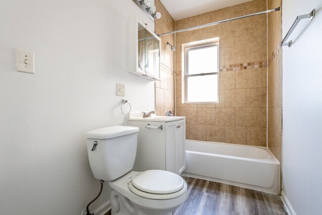 Photo - 215 E 68th Chicago, IL 60637