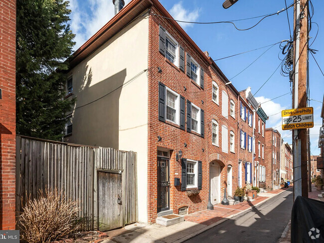 Building Photo - 706 N Bodine St Rental