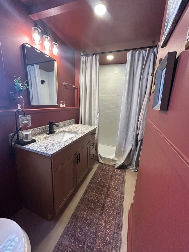 Photo - 904 E Main St