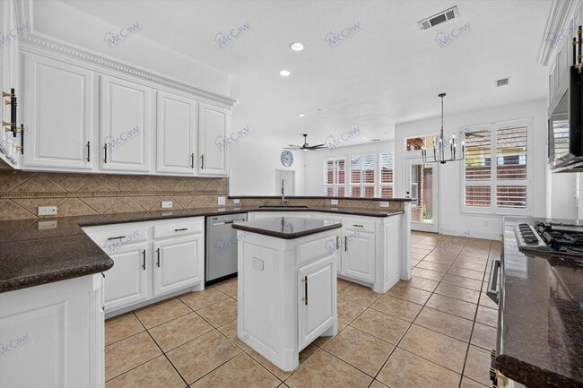 Photo - 2208 Grizzly Run Ln