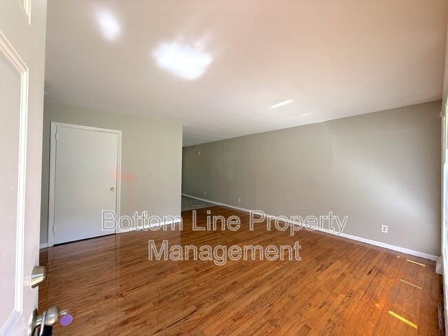 Photo - 561 Blendwood Dr