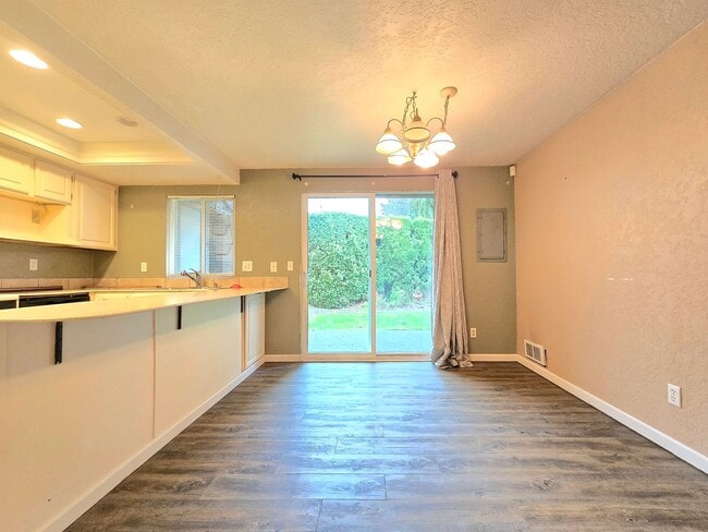 Photo - 2 Bedroom Home in Everett  Pet Friendly!