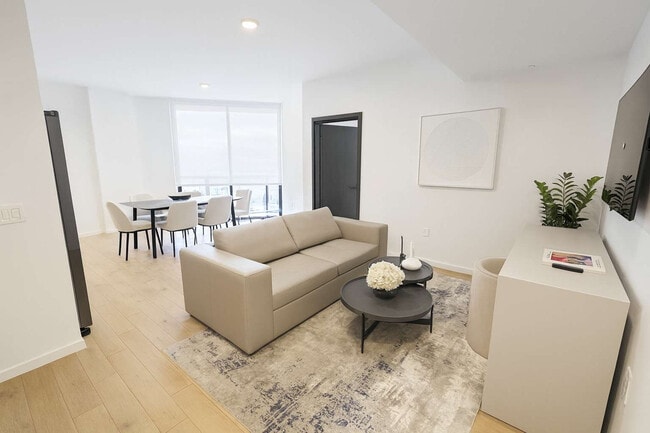 Building Photo - 398 NE 5th St Unit ID1372288P