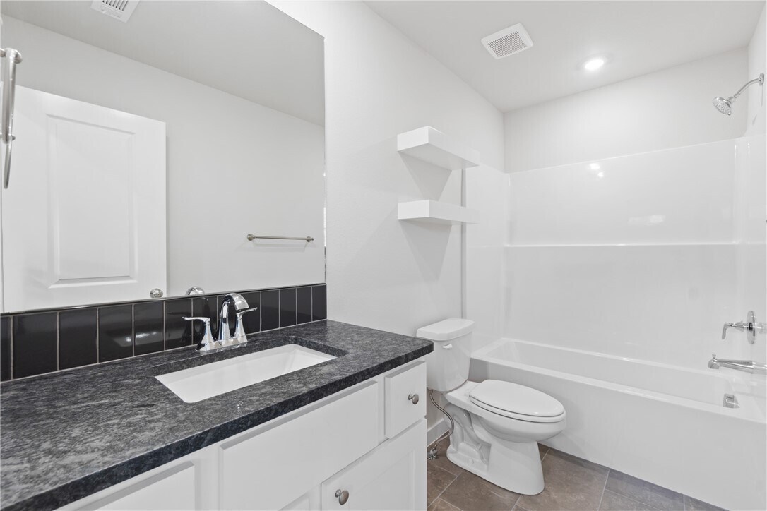 Photo - 5 Hebrides Ln