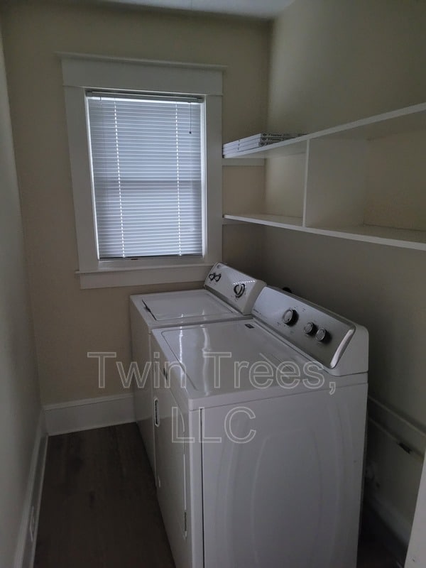 Photo - 5747 Main St