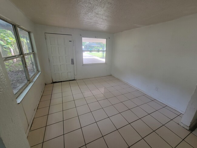 Photo - 731 23rd St Unit 3