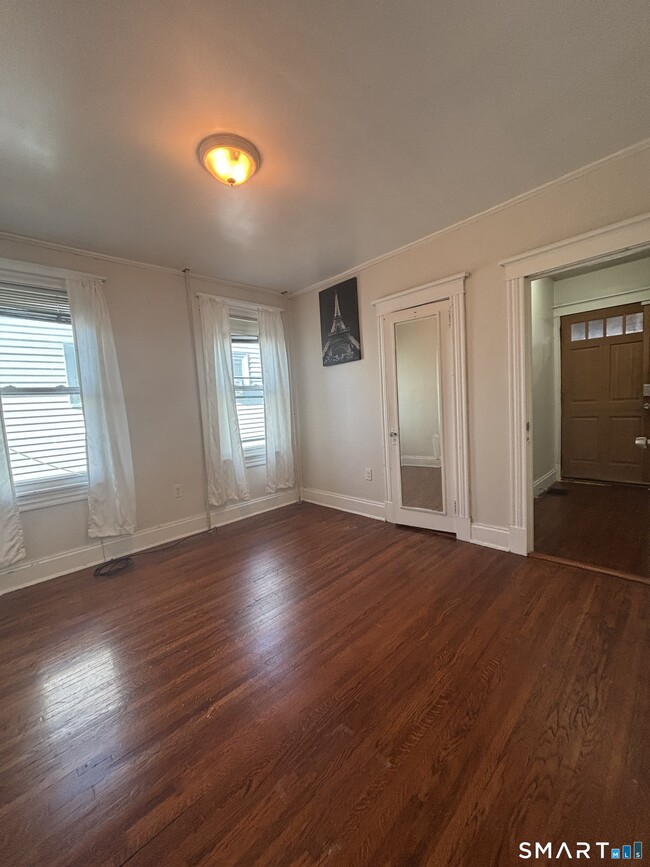 Photo - 143 Brown St