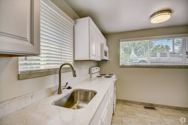 Building Photo - 554 S Douglas St Unit Top Floor Rental
