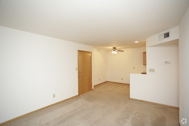 1BR, 1BA - 590 SF