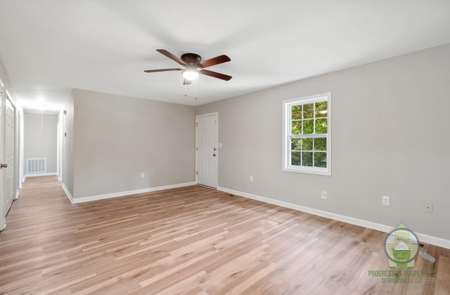 Photo - 1600 Winding Way