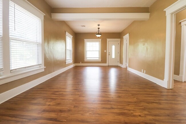 Photo - 3 Bed 1 Bath in beautiful location!