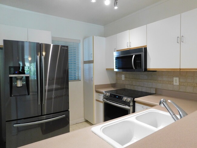 Photo - Pet Friendly Condo / 2 Bedroom 2 Bath with 2 Parking at Streamside at Launani Valley