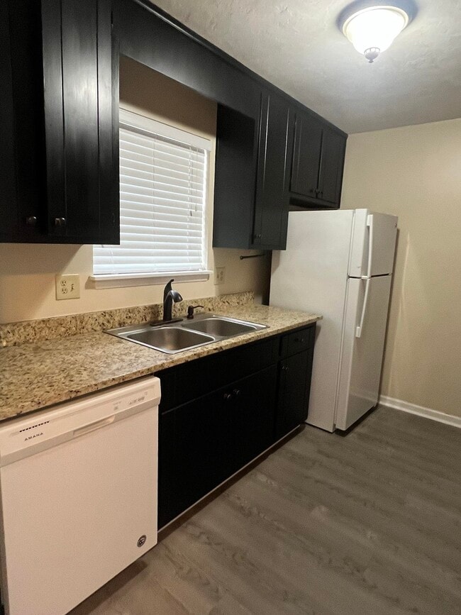 Photo - 806 Jamestown Ct