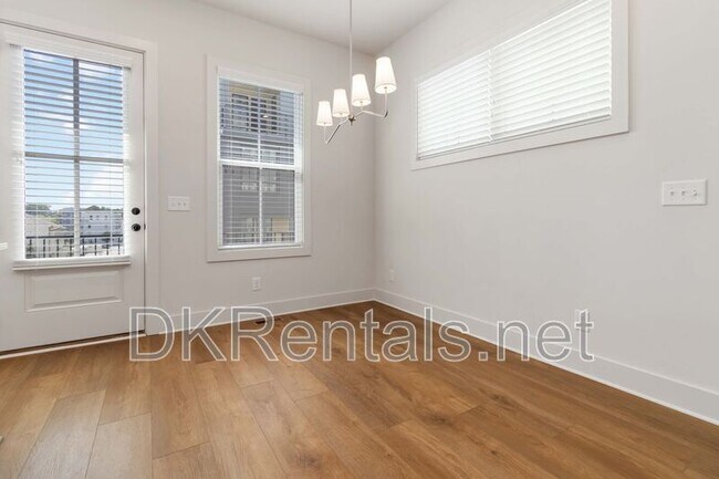 Photo - 964 N Circle Dr NW