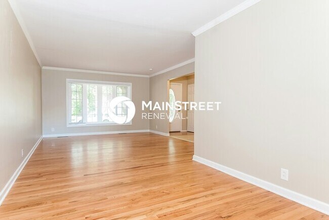 Photo - 2025 Huntington Dr