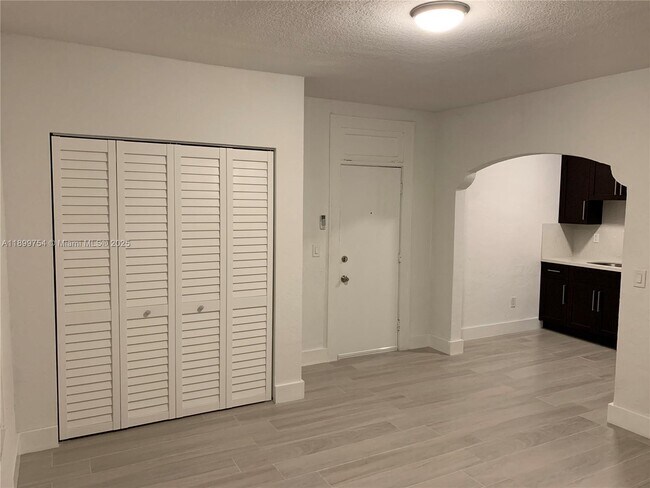 Photo - 712 SW 56th Ave Unidad 3