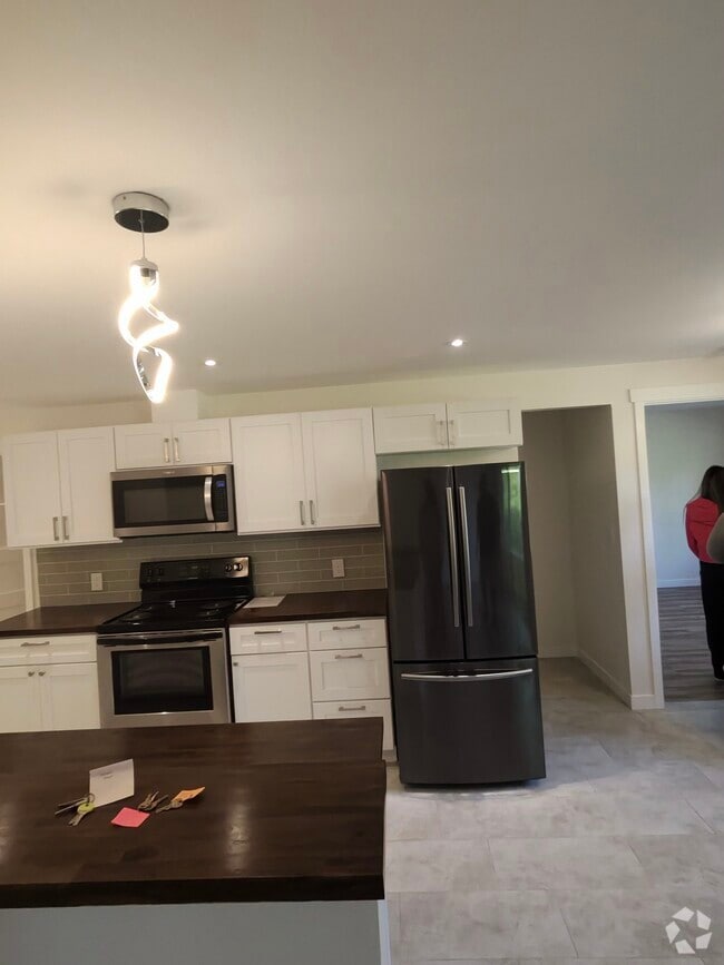 Building Photo - 7625 Stable Ct SE Unit 7325  A Stable Ct E Rental