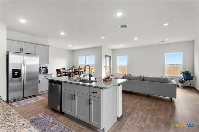 Photo - 410 Kayden Pt