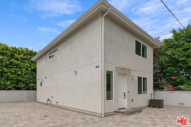 Building Photo - 6932 Babcock Ave