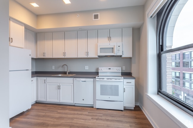 Photo - 1400 W 25th St