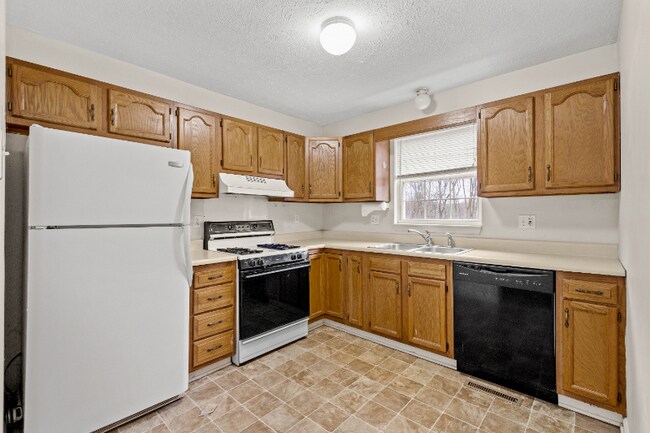 Photo - 159 Londonderry Dr