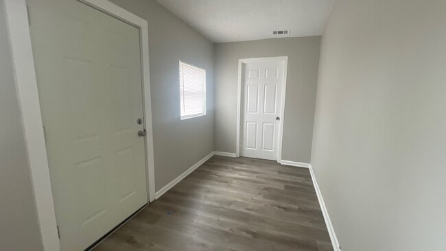 Photo - 918 3rd Ave S