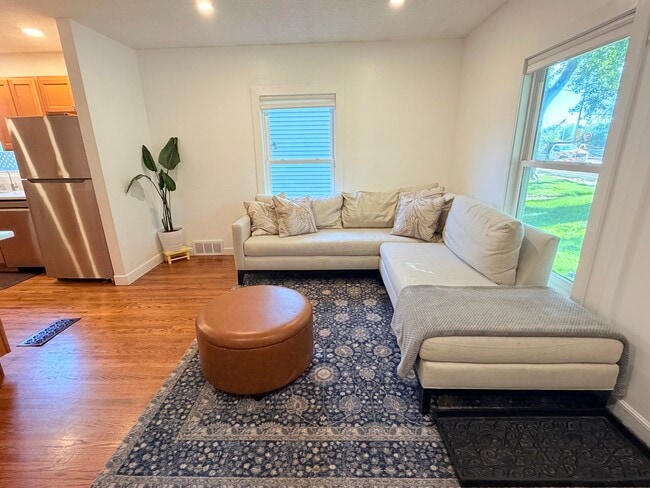 Photo - 209 12th Ave N