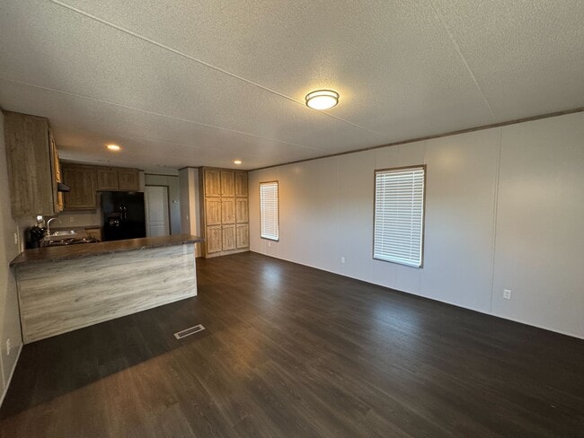 Photo - 112 Parma Ct