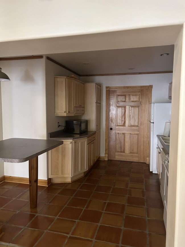 Photo - 138 W 1st St