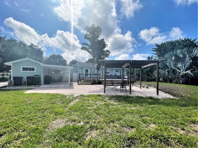 Photo - Seasonal Short-term Single-Family Home Close to Casey Key Beach!
