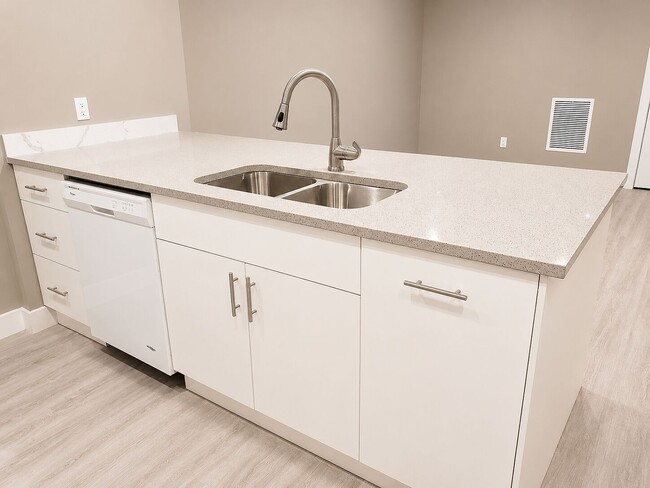 Photo - 15223 118 St NW