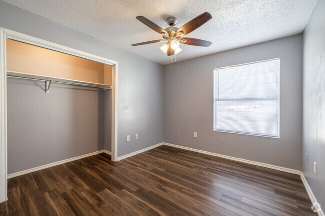 2BR, 2BA - 871SF - Secondary Bedroom
