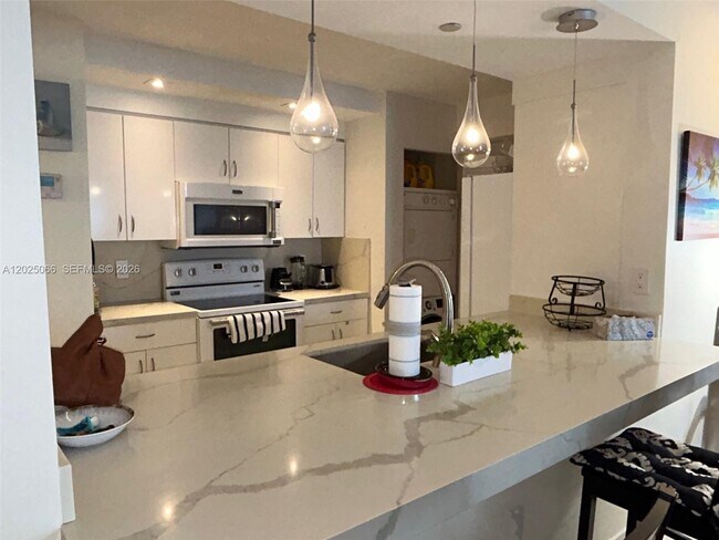 6917 Collins Ave Unit 807
