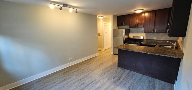 Photo - 1437 N Dearborn St