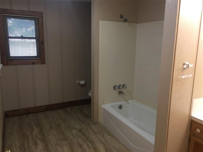 Photo - 5251 US-290