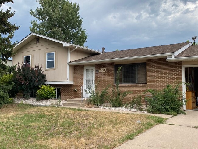 Building Photo - 204 E Swallow Rd Rental