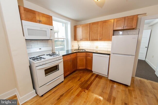 Photo - 119 E Market St
