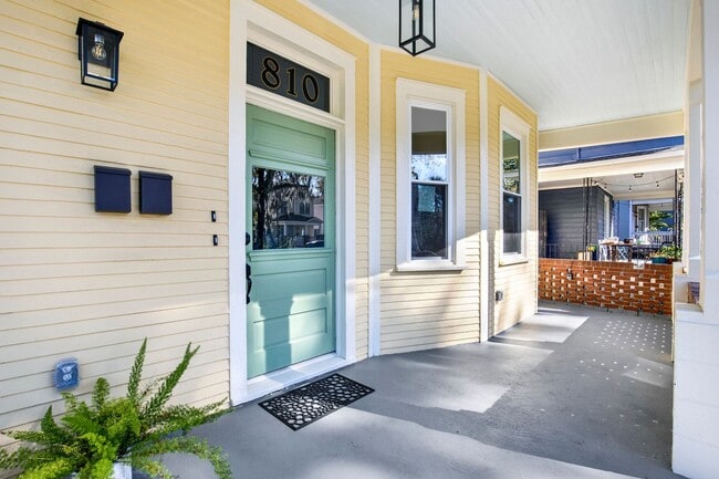 Building Photo - Eastside Beauty Unit A