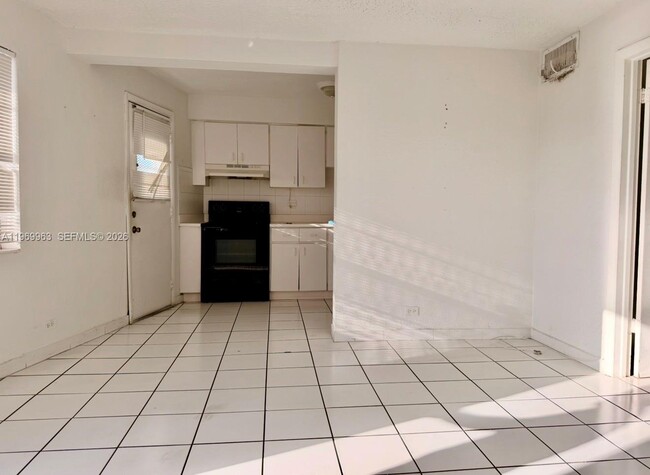 Photo - 1610 NW N River Dr Unit 303
