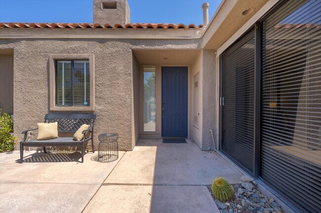522 Desert W Dr