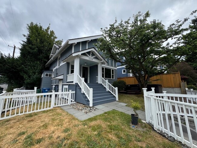 Warm & cozy 5 bed 2.5 bath home in the hea... - Warm & cozy 5 bed 2.5 bath home in the hea...