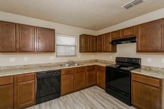 Photo - 5615 Degan Way