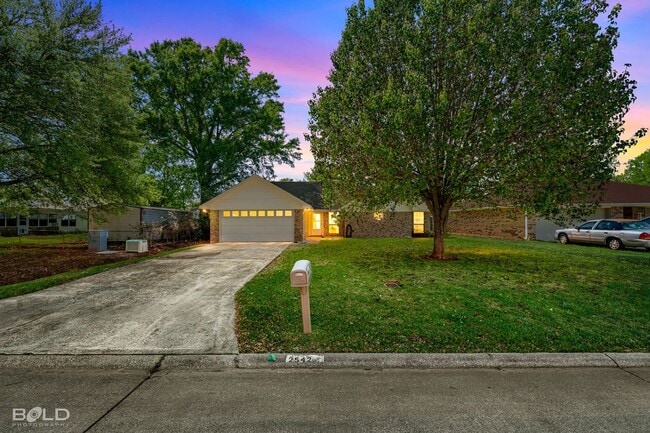 Photo - 2542 Spruce Dr