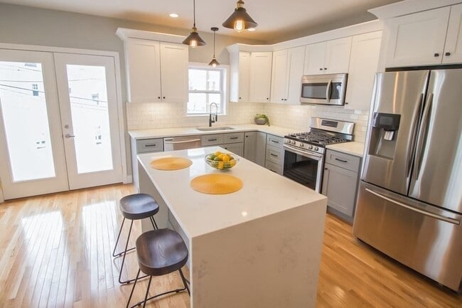 Photo - 729 Saratoga St Unit 2