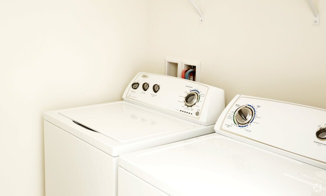 Photo - Commons at Potomac Square