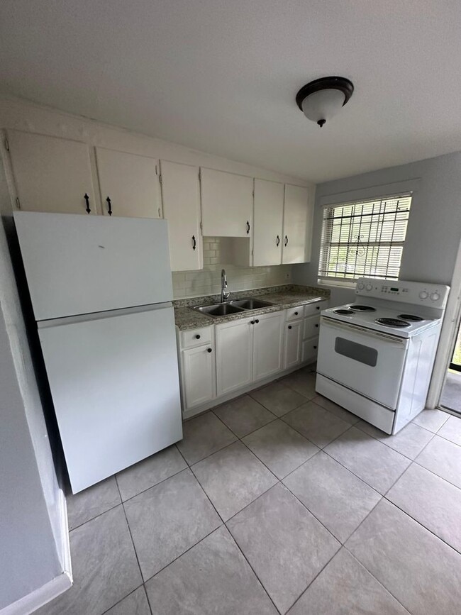 Building Photo - 3805 Fairfax St Unit 3