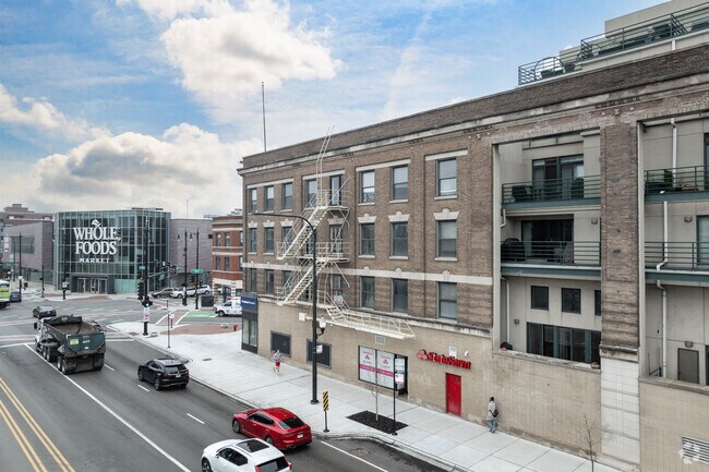 Photo - 3166-3172 N Lincoln Ave